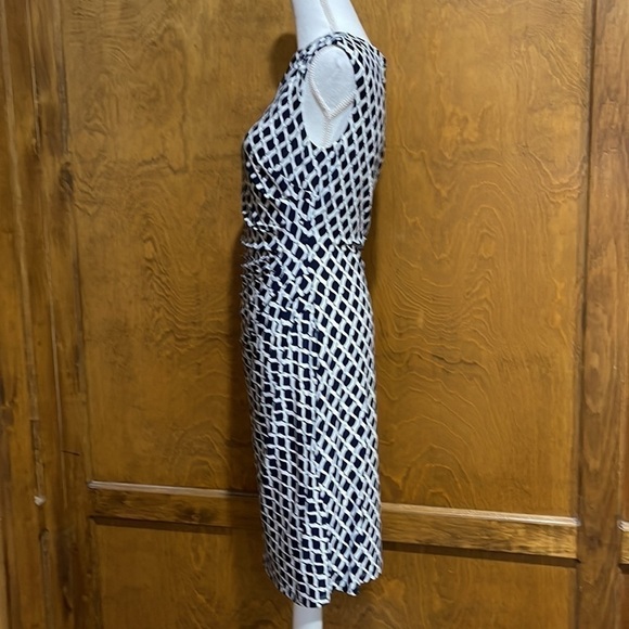 Lauren Ralph Lauren Sleeveless Dress with Ruching - EUC - Picture 3 of 6